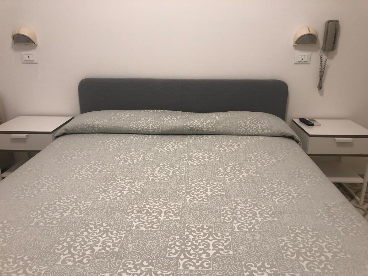 Hotel Calypso Bellaria-Igea Marina Bagian luar foto
