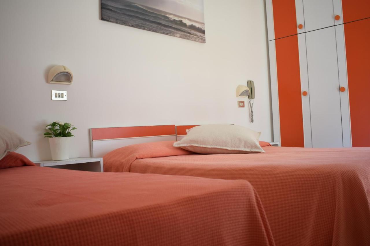 Hotel Calypso Bellaria-Igea Marina Bagian luar foto